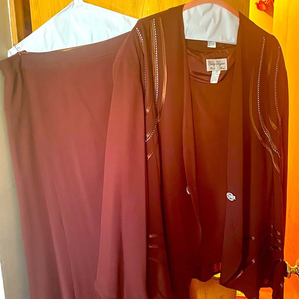 Tally Taylor chocolate 3 piece dress suit size 36